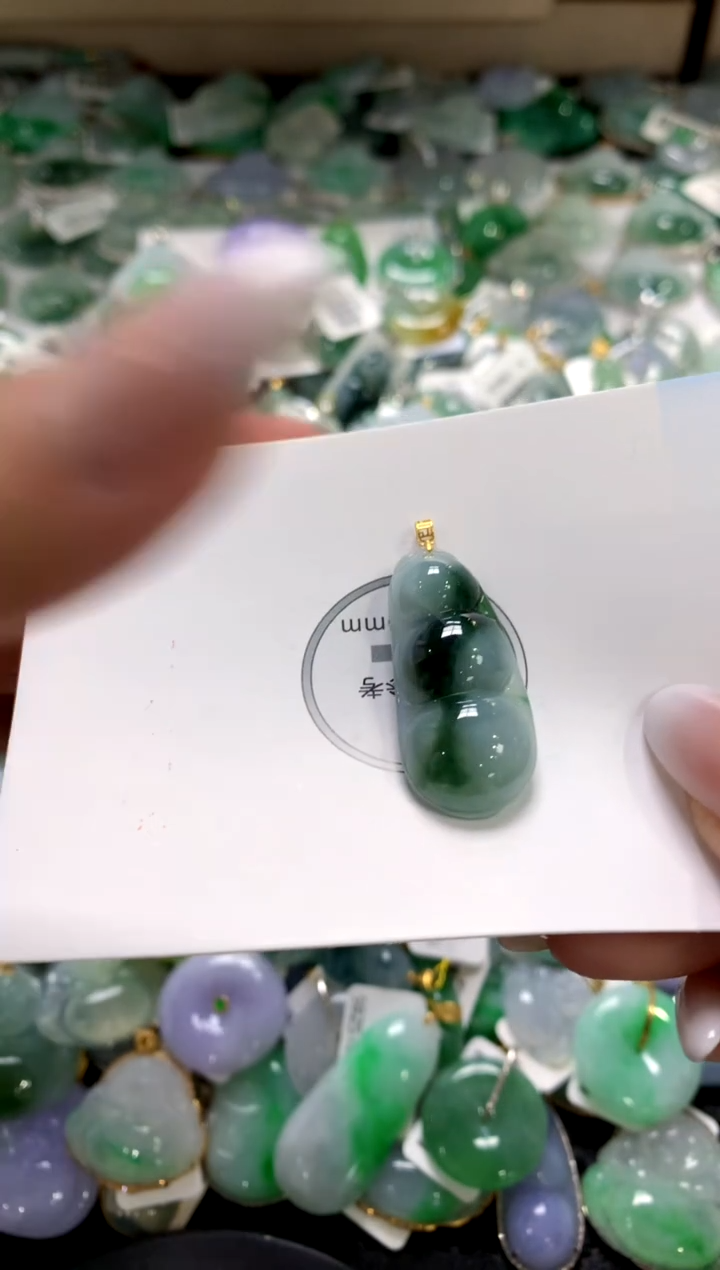 颈饰18K金镶嵌翡翠1111111111111111