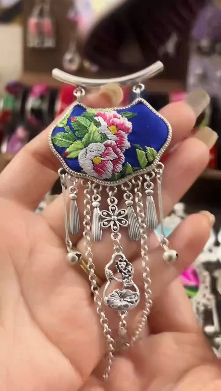 【闪购商品】织绣民族风老绣饰品364