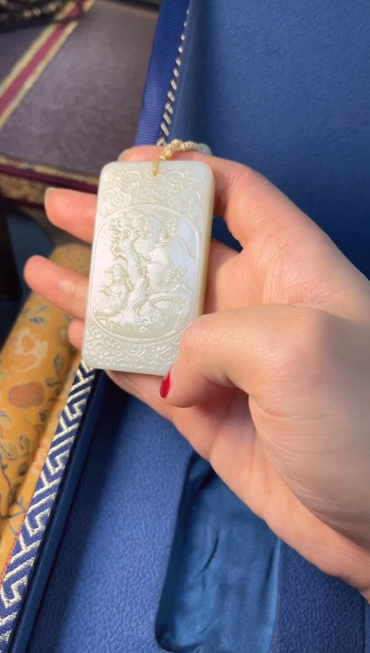 颈饰未镶嵌和田玉和田玉挂件子冈牌L041