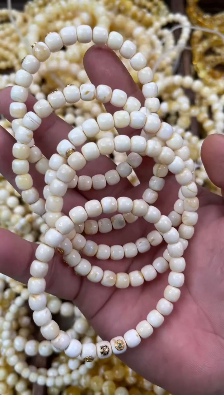 裸石琥珀未镶嵌BB4  7左右多样性一条