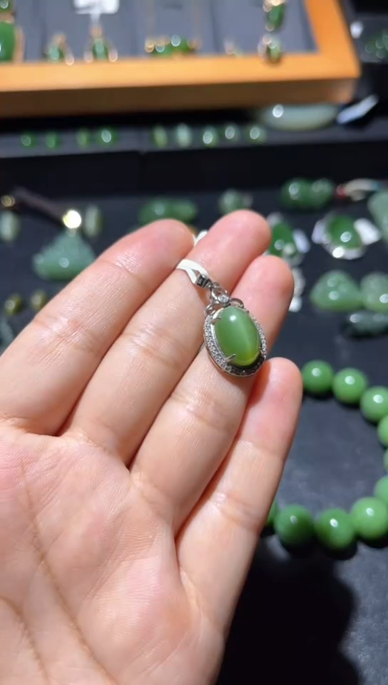 和田玉银S925镶嵌颈饰碧玉猫眼吊坠