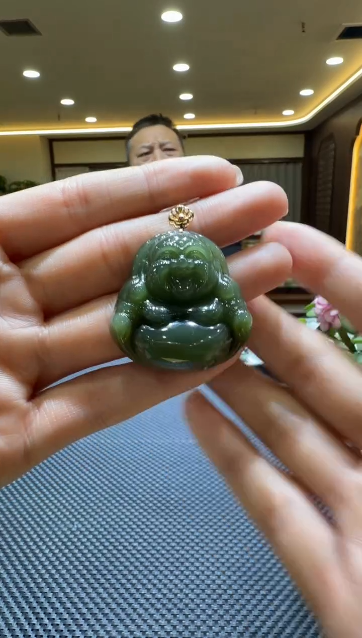 颈饰18K金镶嵌和田玉挂件