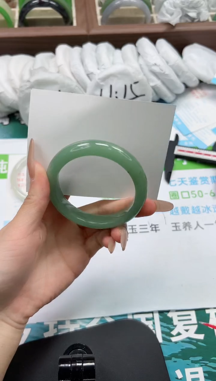 【闪购商品】石英质玉手镯未镶嵌k174-56