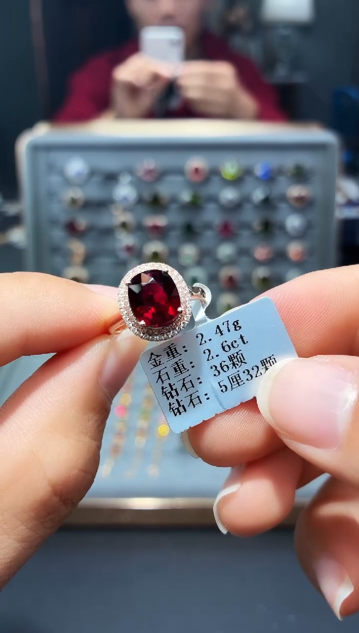 18K金镶嵌戒指碧玺2.6..