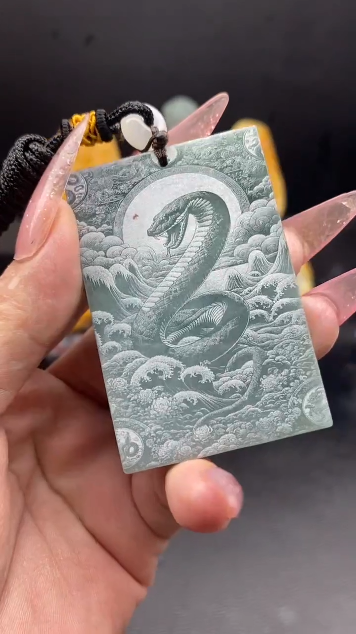 翡翠未镶嵌颈饰挂件