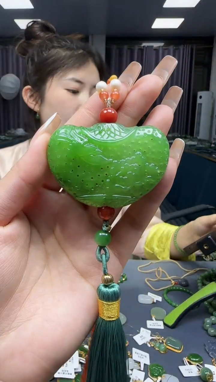 【闪购商品】和田玉挂件未镶嵌1