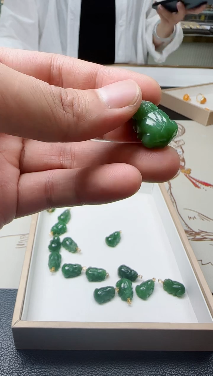 和田玉18K金镶嵌珠宝奇石貔貅吊坠 多样性发其一