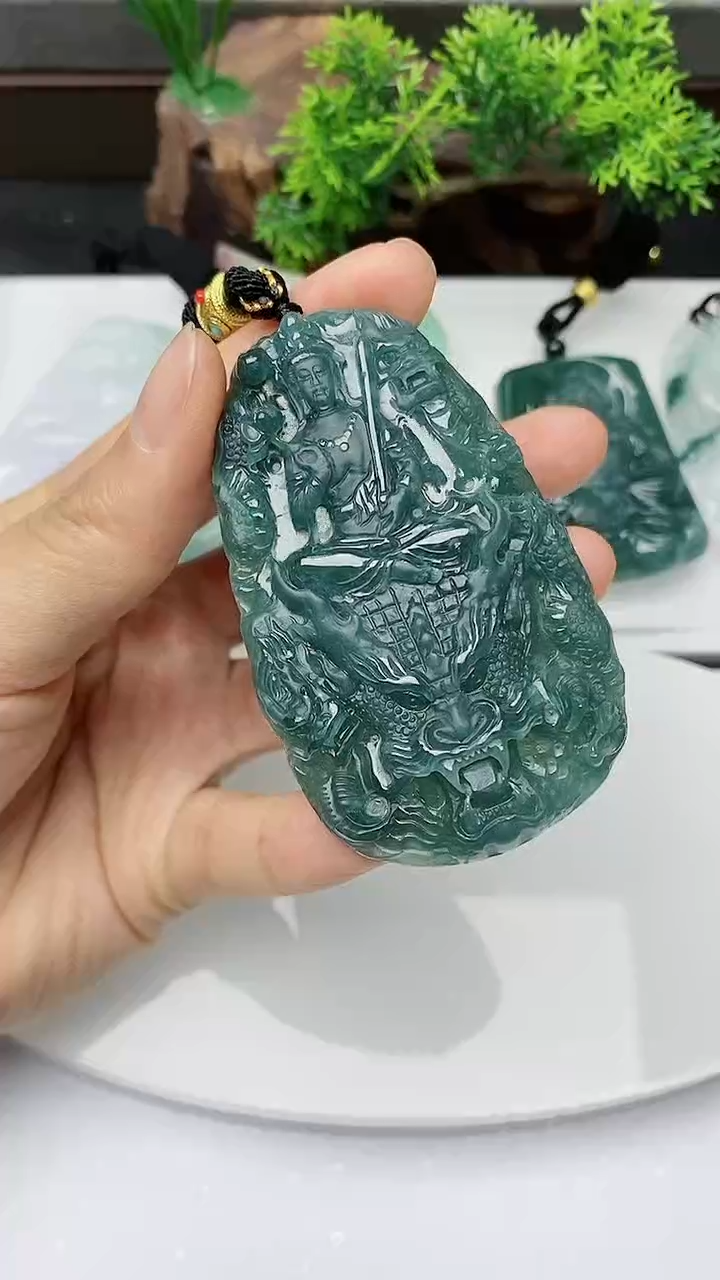 【闪购商品】翡翠颈饰未镶嵌          