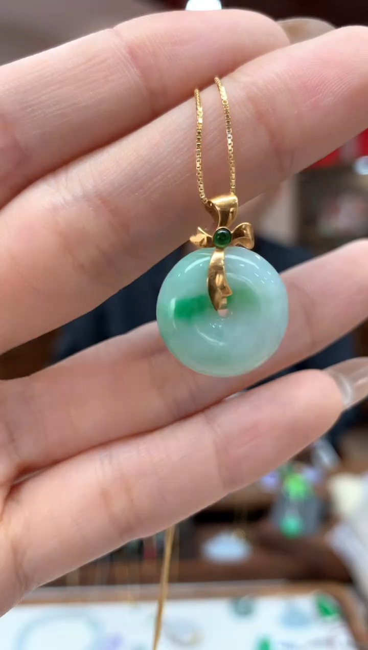 【闪购商品】翡翠吊坠(不含链)18K金镶嵌平安扣