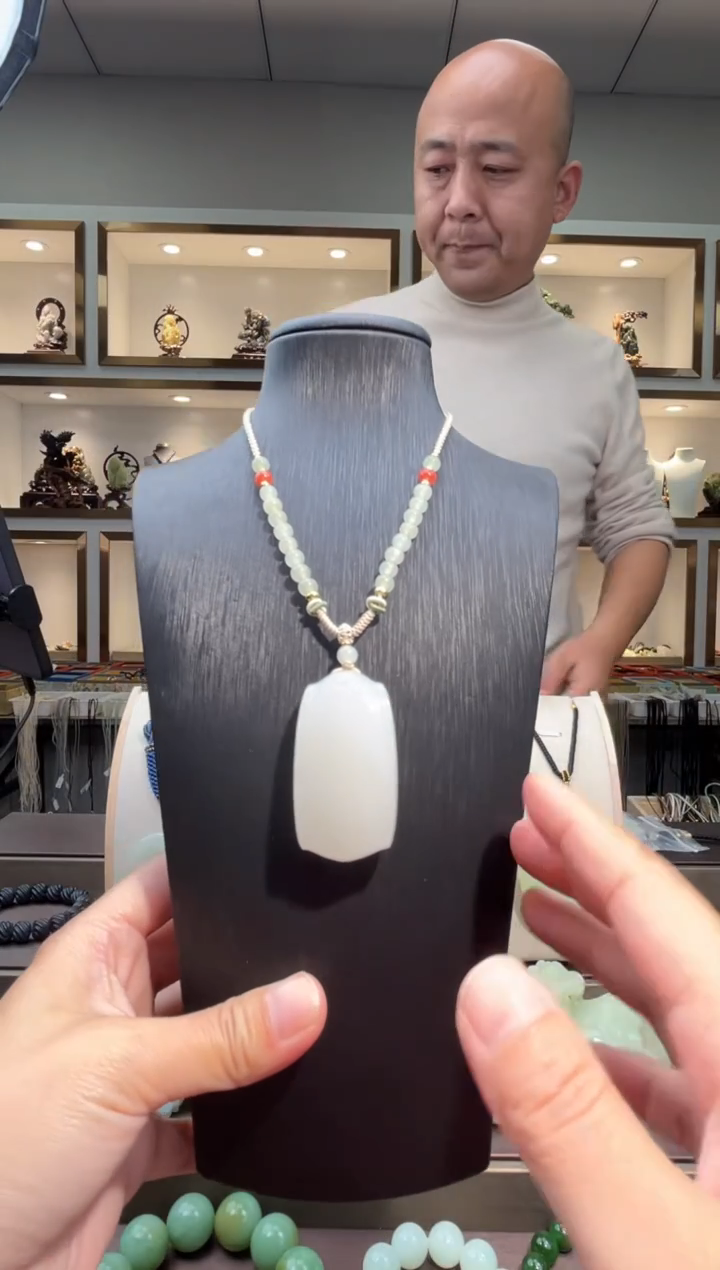 颈饰未镶嵌和田玉苏