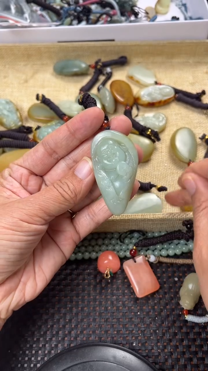 【闪购商品】和田玉颈饰未镶嵌多样性发货没有证书拍一发一有瑕