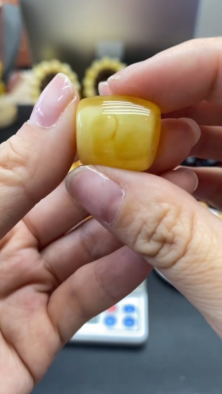 琥珀未镶嵌珠宝奇石2466