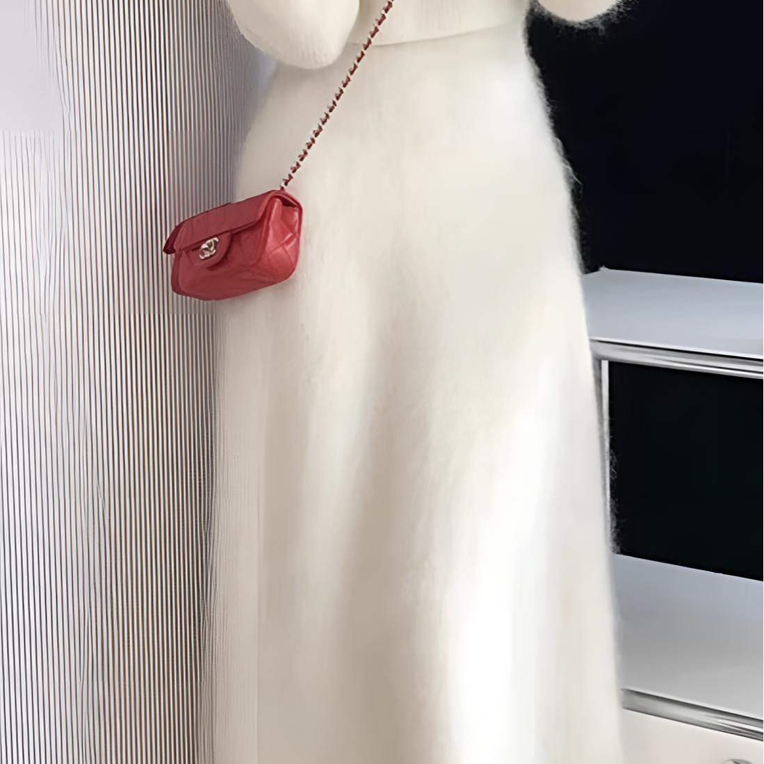 《倩倩女装羊绒馆》冬款羊绒拉绒白群-网红气质裙子中长款冬季纯色