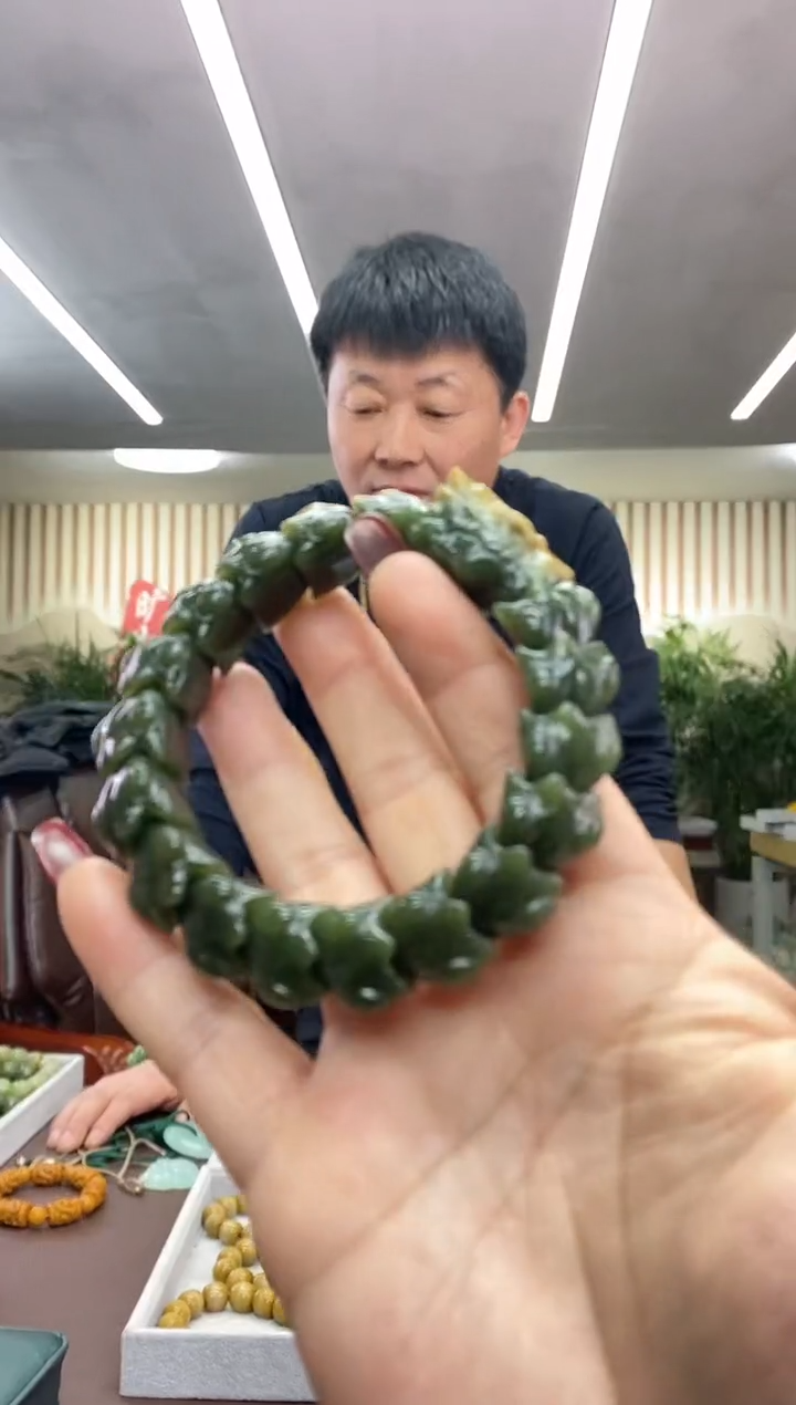 【闪购商品】透闪石质玉手串未镶嵌手串