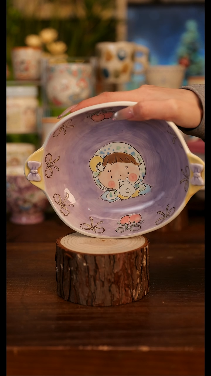 阿满蘑菇手绘釉下彩盘子    