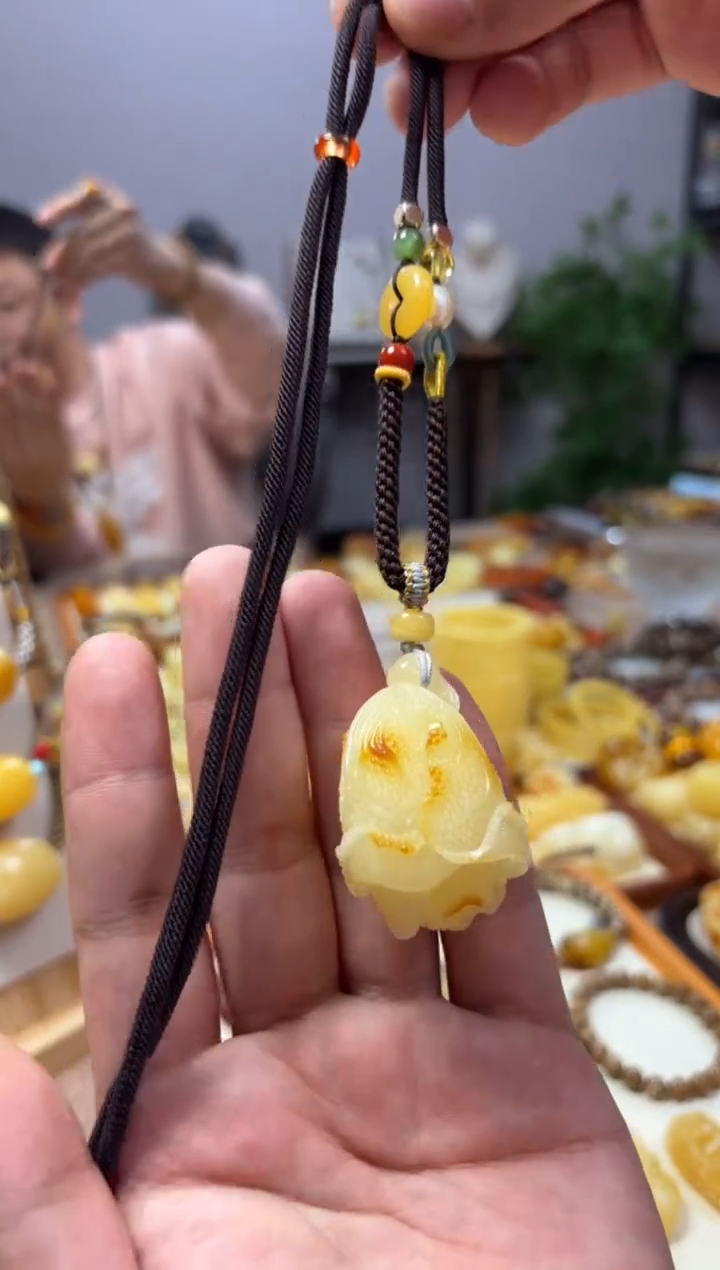 【闪购商品】蜜蜡裸石未镶嵌雕刻