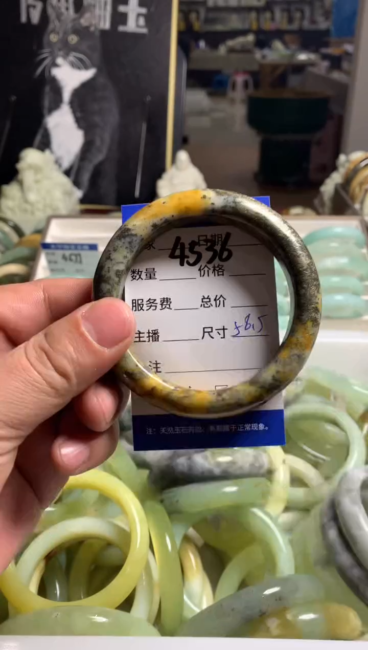 【闪购商品】蛇纹石玉手镯未镶嵌4536
