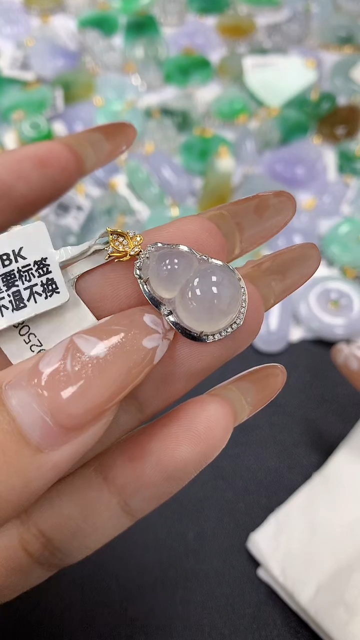 颈饰18K金镶嵌翡翠a货假一赔三支持复检百元上9元证书费自理