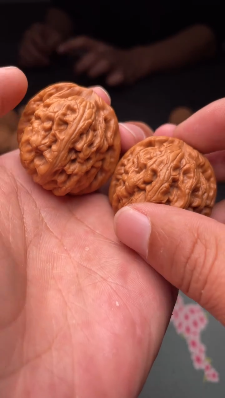 把件文玩核桃a258   红锦鲤 42尺