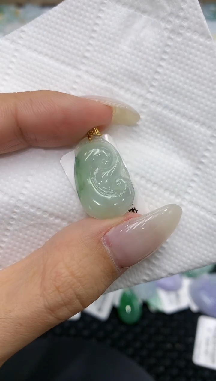 颈饰18K金镶嵌翡翠111111111111