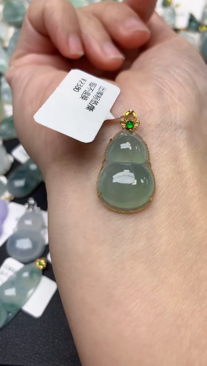 颈饰18K金镶嵌翡翠天然缅甸A货翡翠