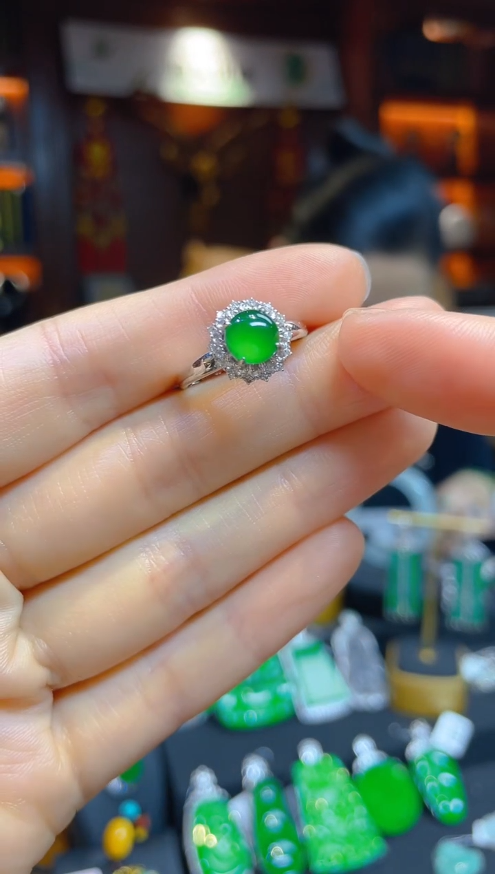 【闪购商品】翡翠戒指18K金镶嵌118420天然A货翡翠蛋面戒指