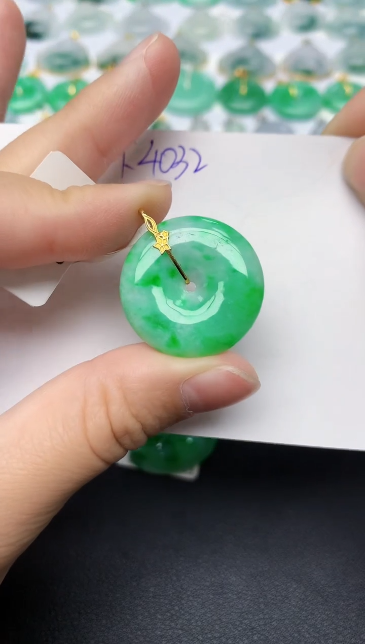 颈饰18K金镶嵌翡翠天然缅甸A货翡翠百元以上9元证书费自理