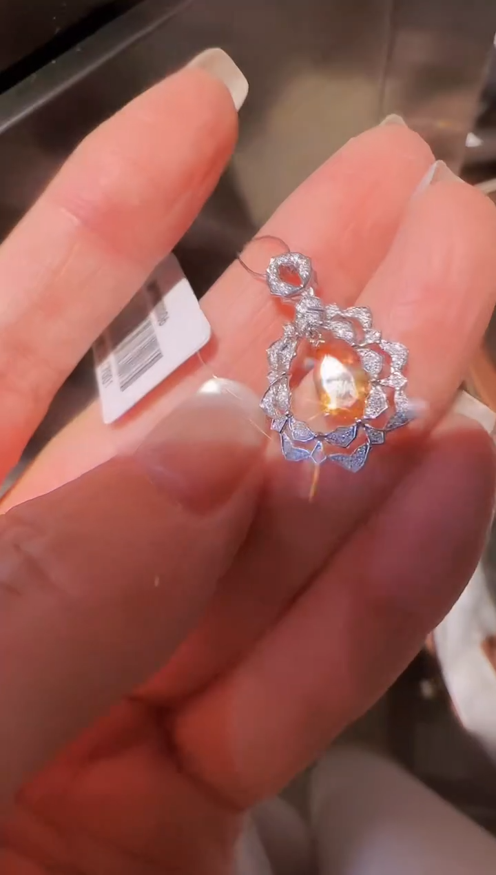 【闪购商品】石榴石（芬达石）吊坠18K金镶嵌精选H 蕾丝吊坠