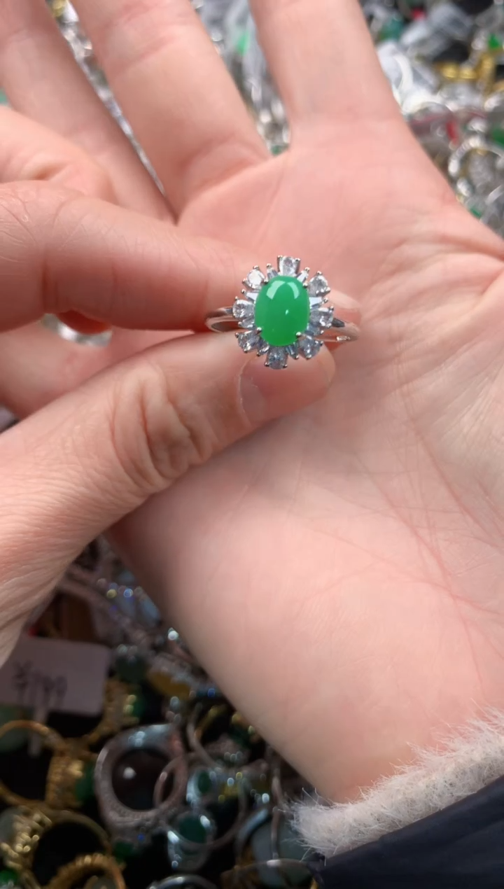 银S925镶嵌戒指翡翠888       8