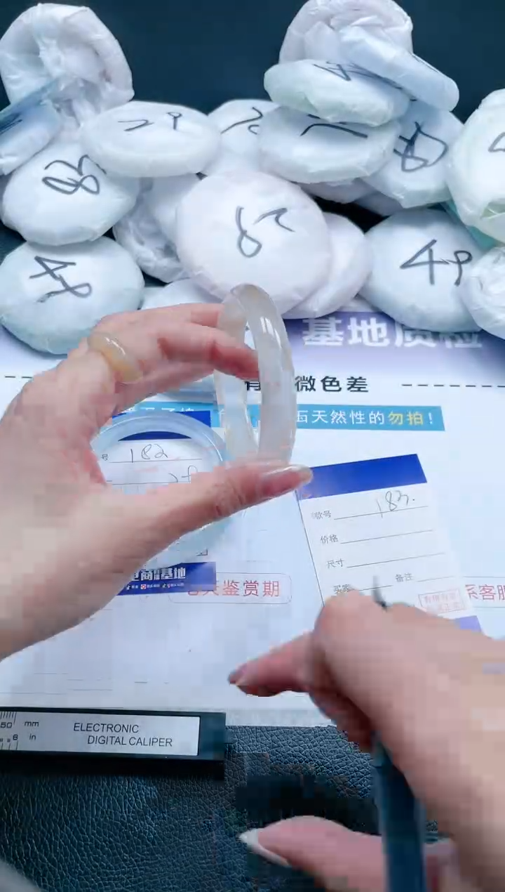 【闪购商品】石英质玉手镯未镶嵌 香槟金手镯-56
