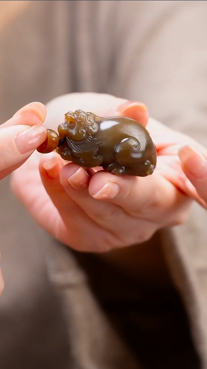 吊坠(赠链)未镶嵌和田玉全糖貔貅