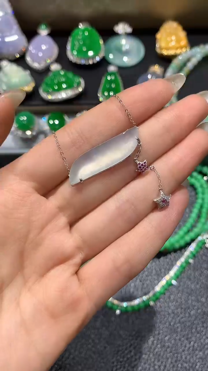 【闪购商品】翡翠吊坠(赠链)18K金镶嵌22团购