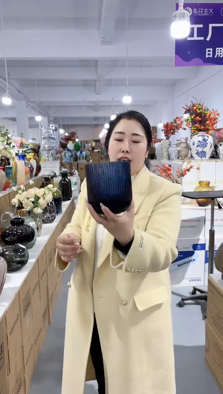 【闪购商品】玻璃唐总花瓶厂-微瑕-27QO