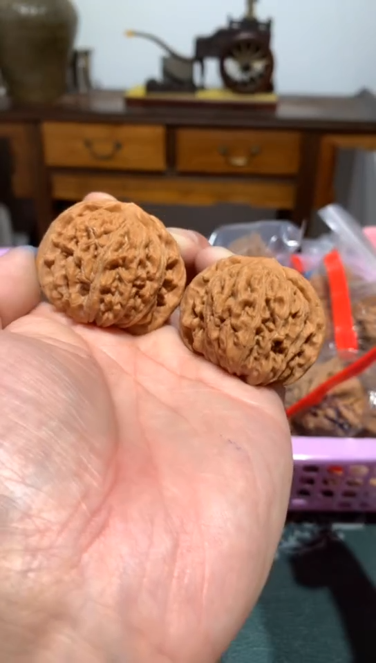 【闪购商品】文玩核桃吊坠四座楼核桃