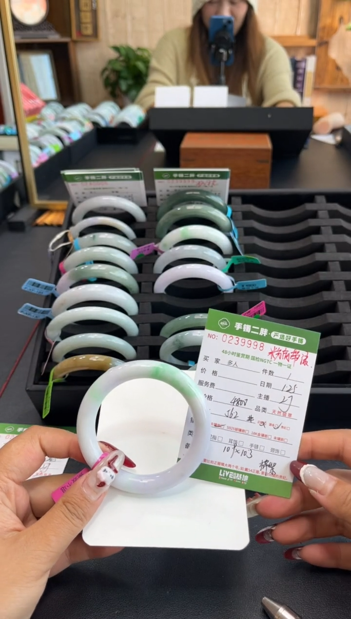 【闪购商品】翡翠手镯（圆镯）未镶嵌多人