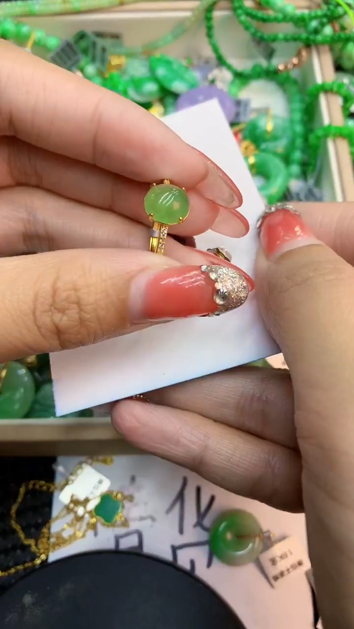 颈饰未镶嵌翡翠1