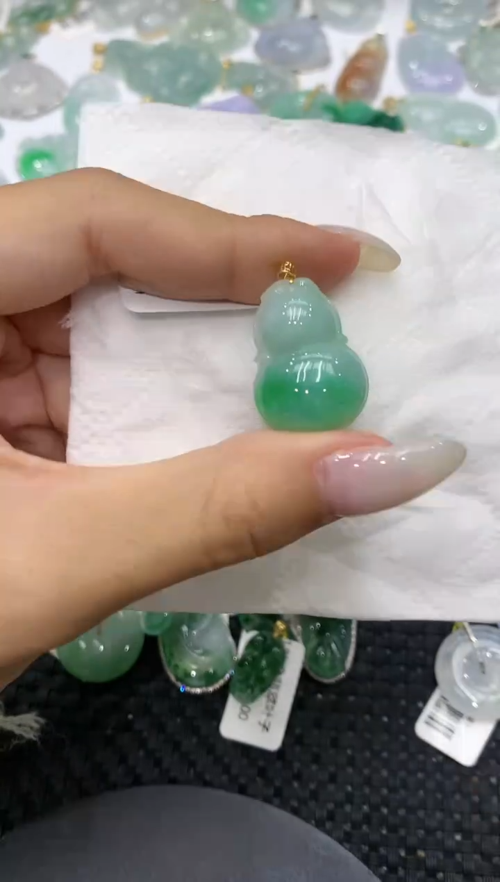 颈饰18K金镶嵌翡翠111111111111