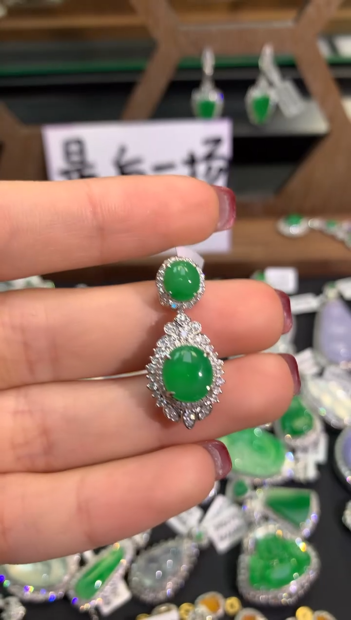 【闪购商品】翡翠吊坠(不含链)18K金镶嵌吊坠