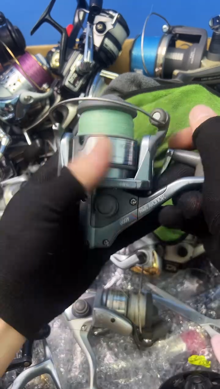 暖*微瑕钓鱼轮，直播间讲解为准，看清楚再拍，如有拆卸不退换