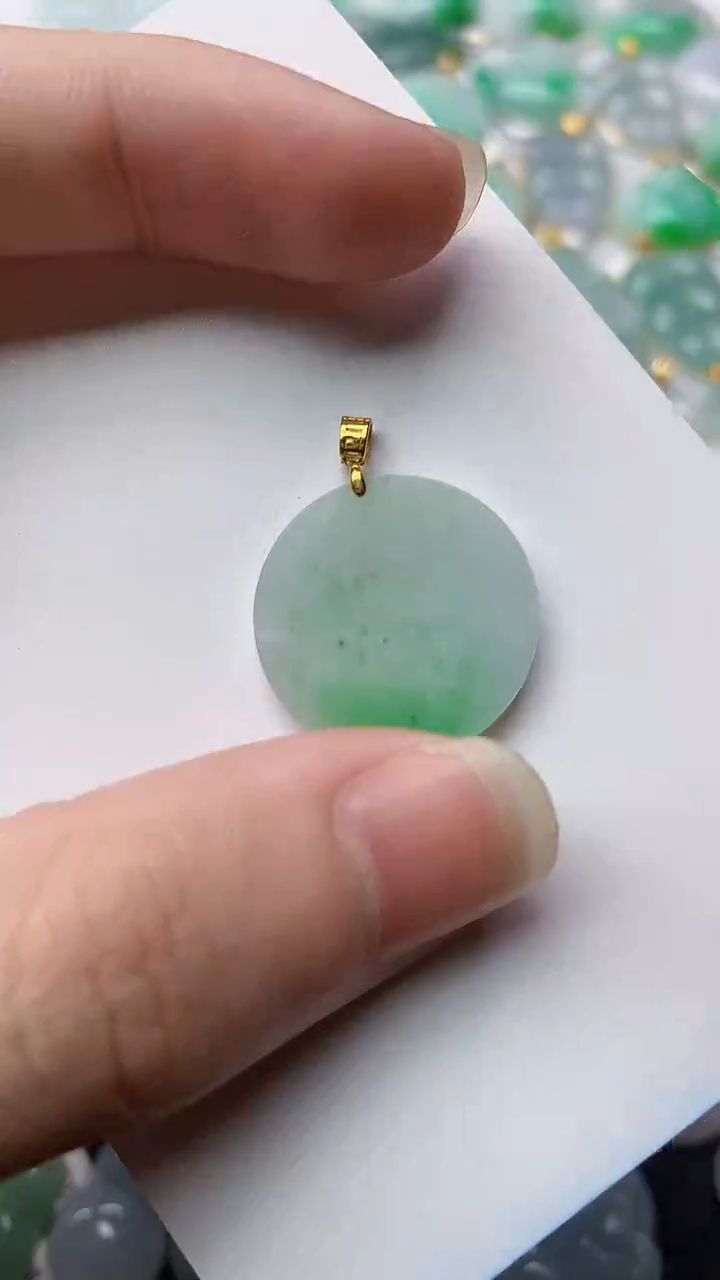 【闪购商品】翡翠颈饰18K金镶嵌35.........