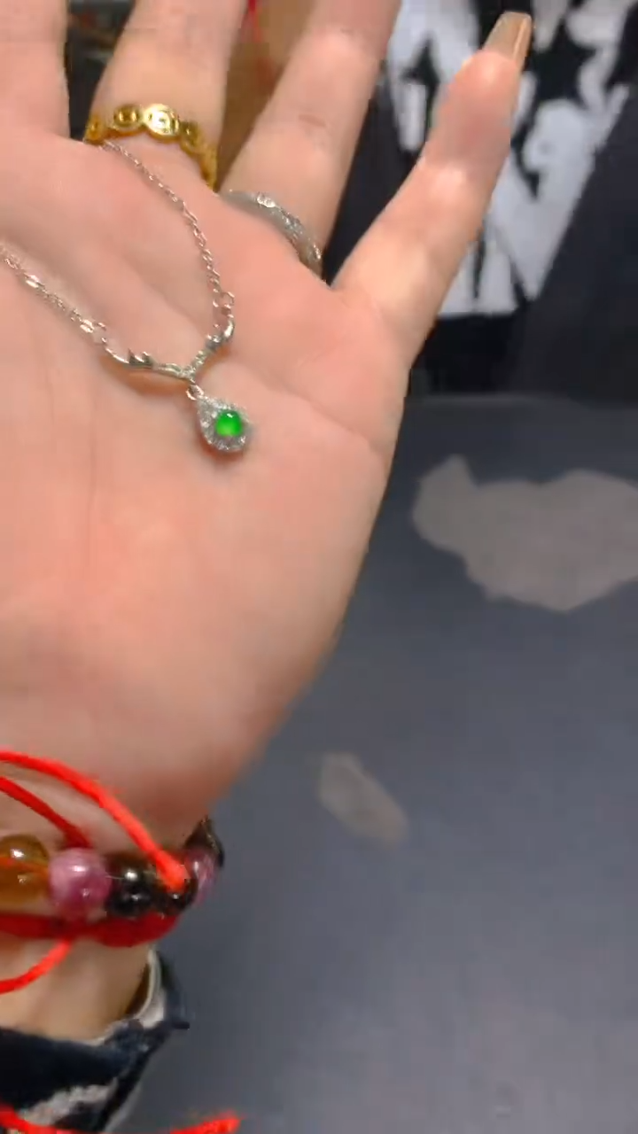 【闪购商品】翡翠吊坠(赠链)未镶嵌0279988437多样性发一