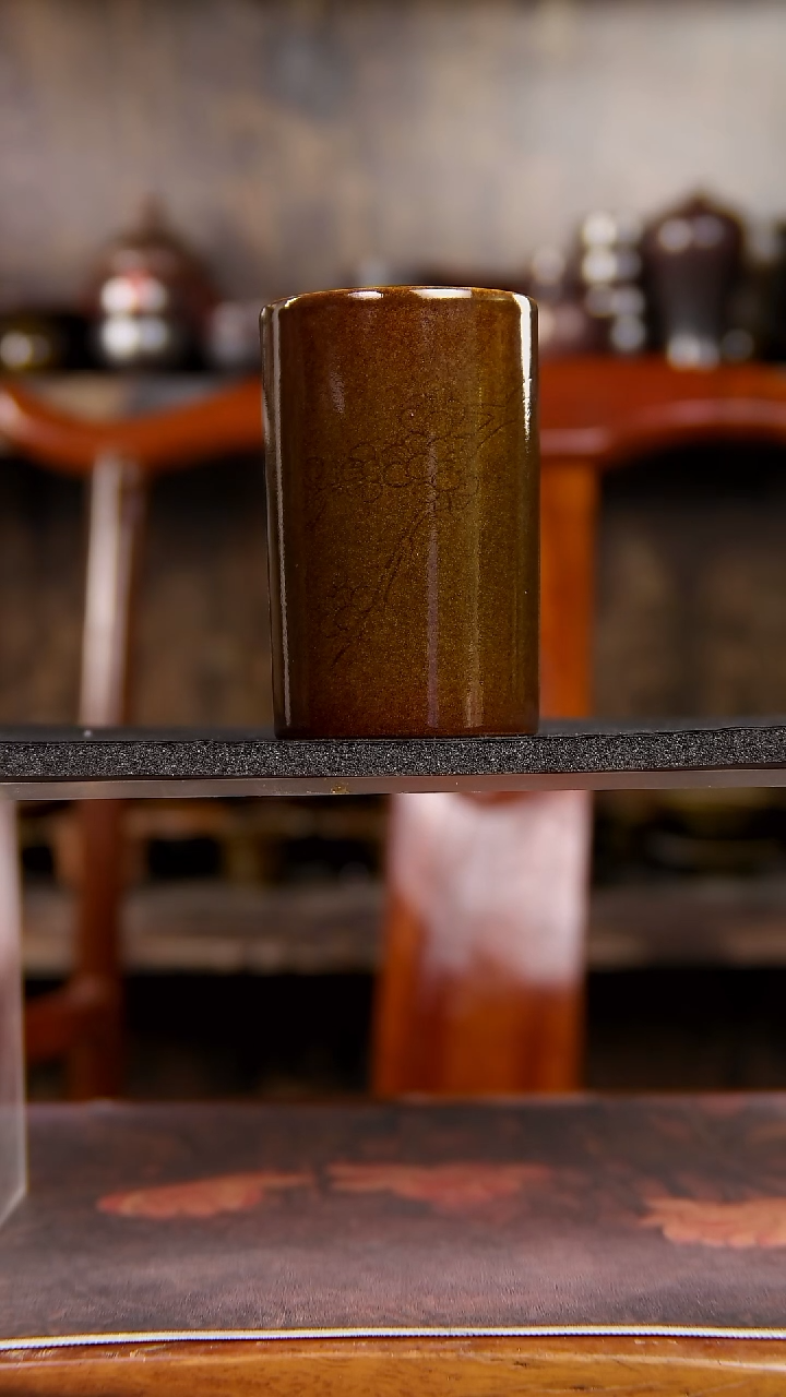 手工雕刻笔筒高度11.5