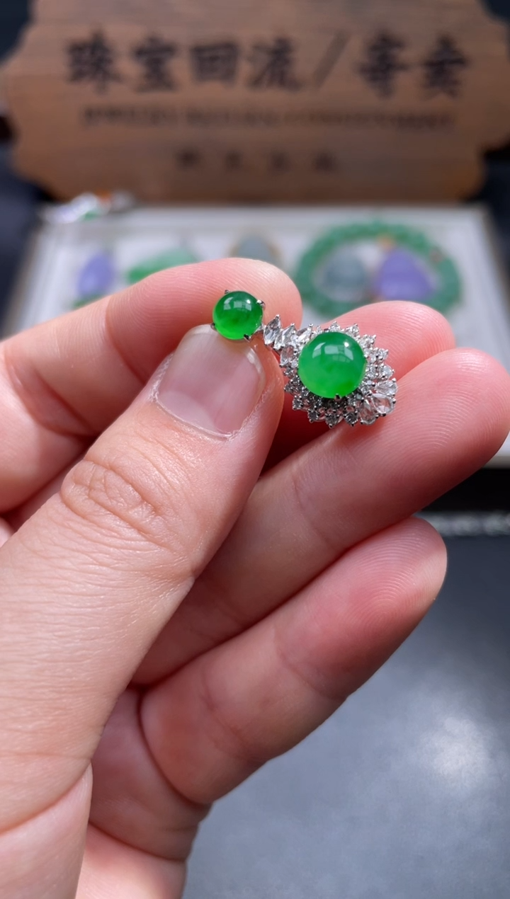 【闪购商品】翡翠颈饰18K金镶嵌12............