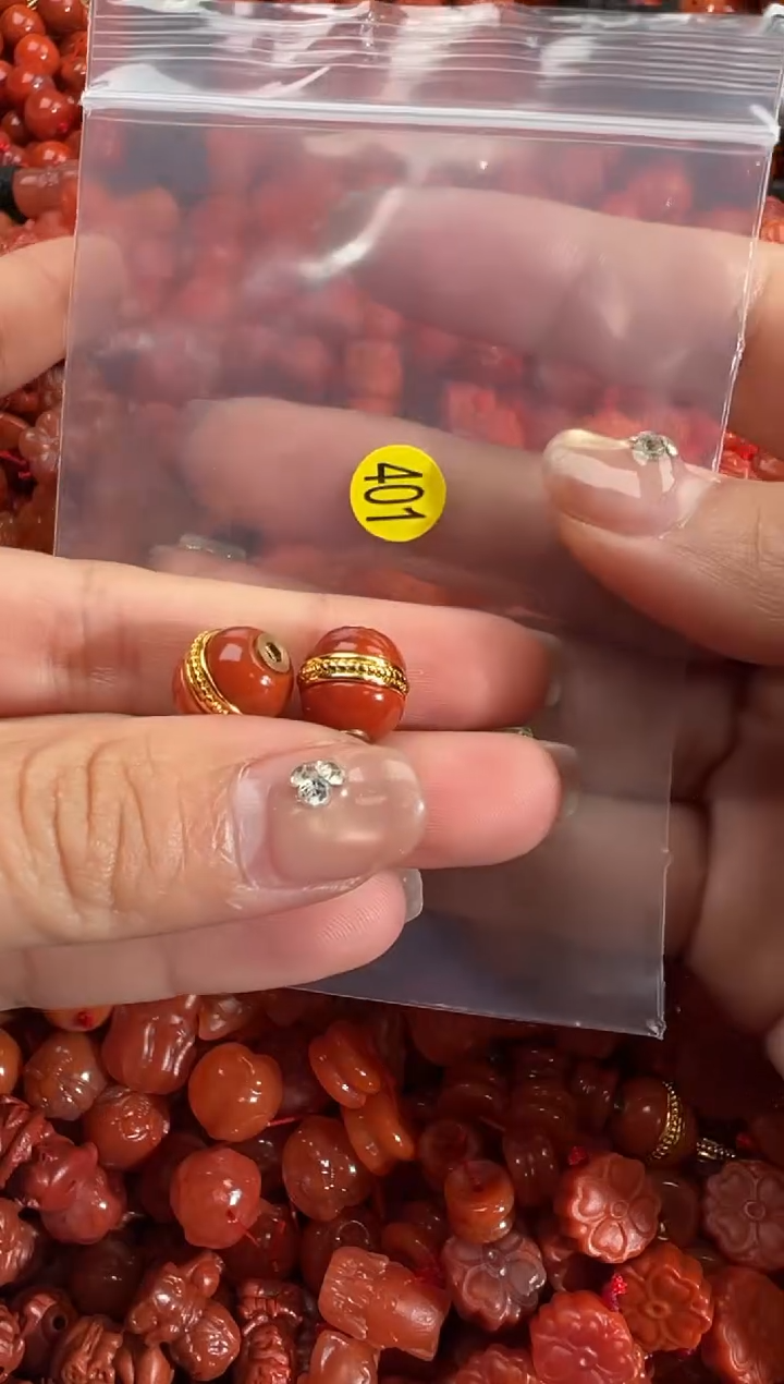 南红玛瑙合金颈饰1