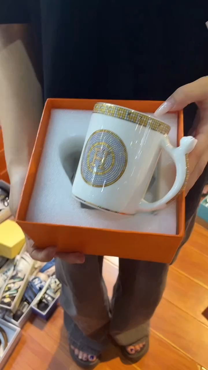 杯鸿辉家品牌瓷器，京东包邮！