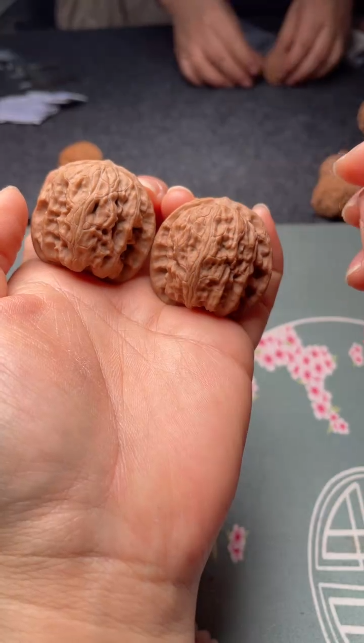 把件文玩核桃w273  野狼 38尺