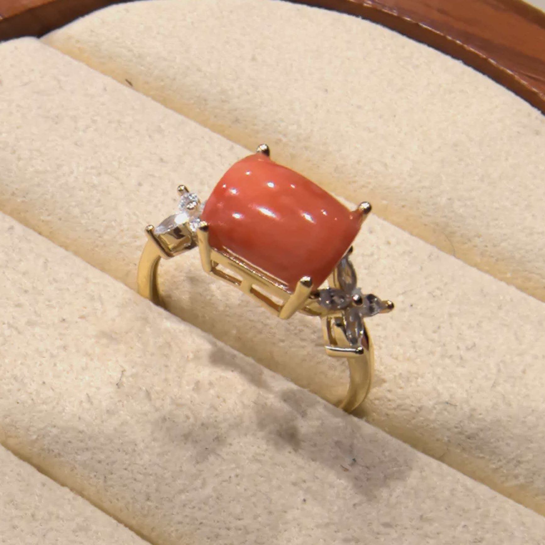 纯天然珊瑚莫莫方戒指