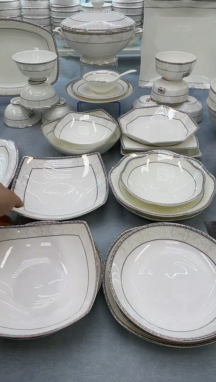 骨瓷玲珑8花2个    