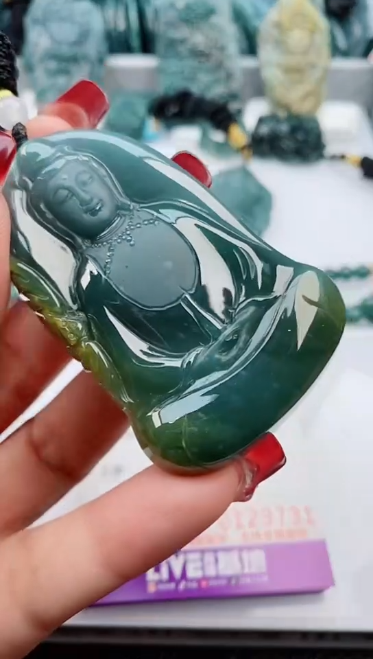 【闪购商品】翡翠颈饰未镶嵌            
