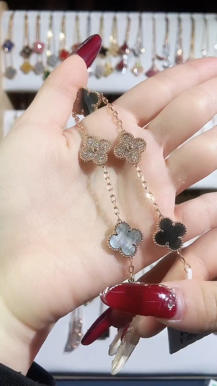 【闪购商品】钻石手链18K金镶嵌钻石K玫熊猫手链